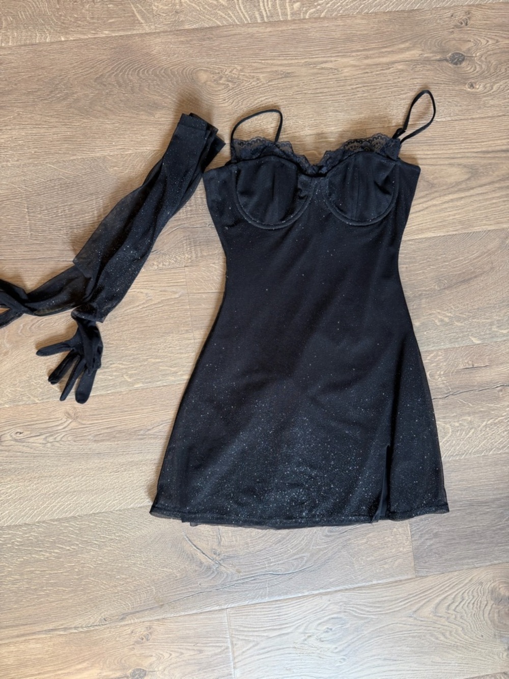 Babyboo dress and gloves - Picture 9 of 11
